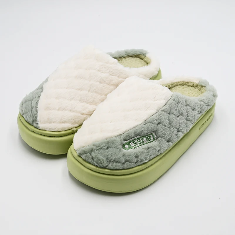 Maliit na plush kalahating tsinelas